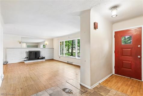 2394 Dentzler Road Parma OH 44134
