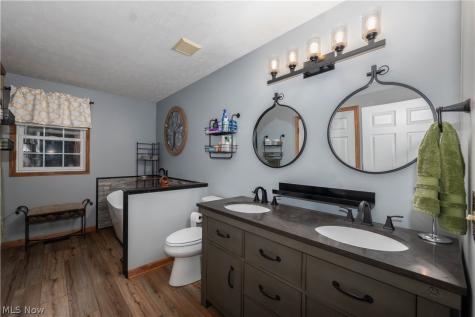 6139 Cartage Avenue NW Canal Fulton OH 44614