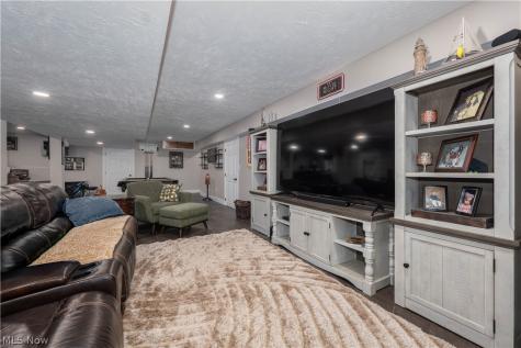 6139 Cartage Avenue NW Canal Fulton OH 44614