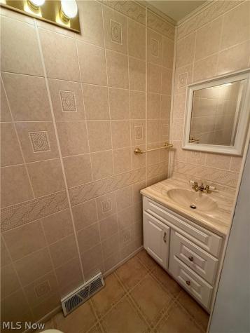 853 W River Road N Elyria OH 44035