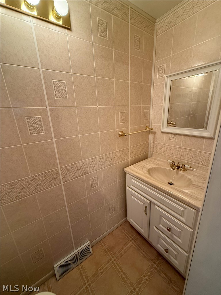 853 W River Road N Elyria OH 44035