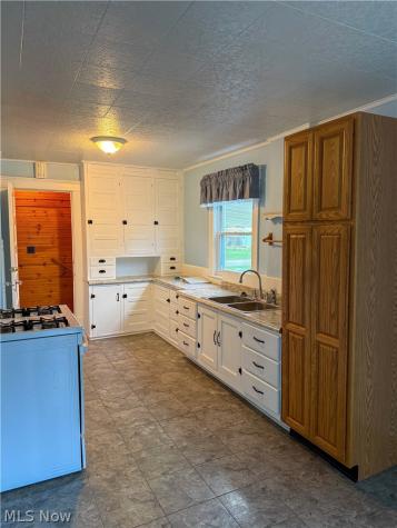 853 W River Road N Elyria OH 44035