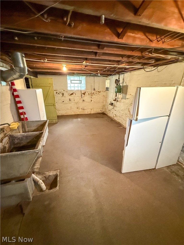 853 W River Road N Elyria OH 44035