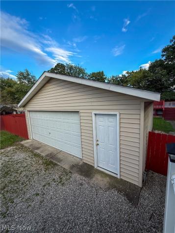853 W River Road N Elyria OH 44035