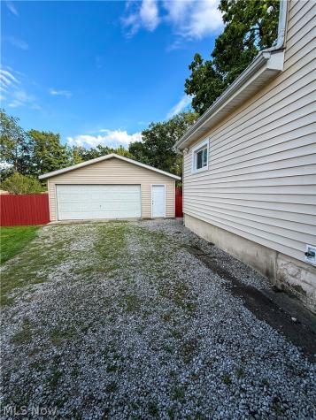 853 W River Road N Elyria OH 44035