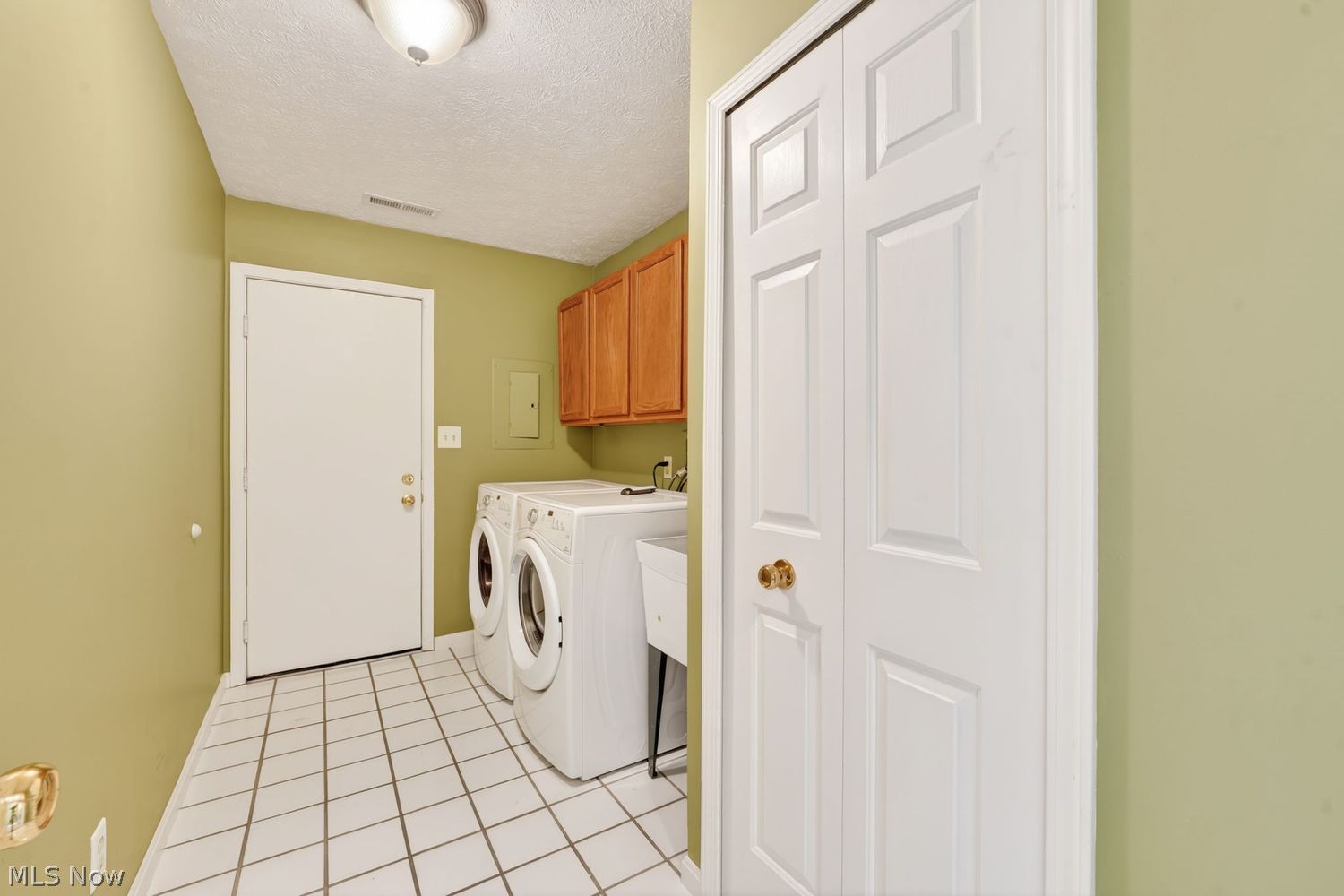 658 Tollis Parkway Broadview Heights OH 44147