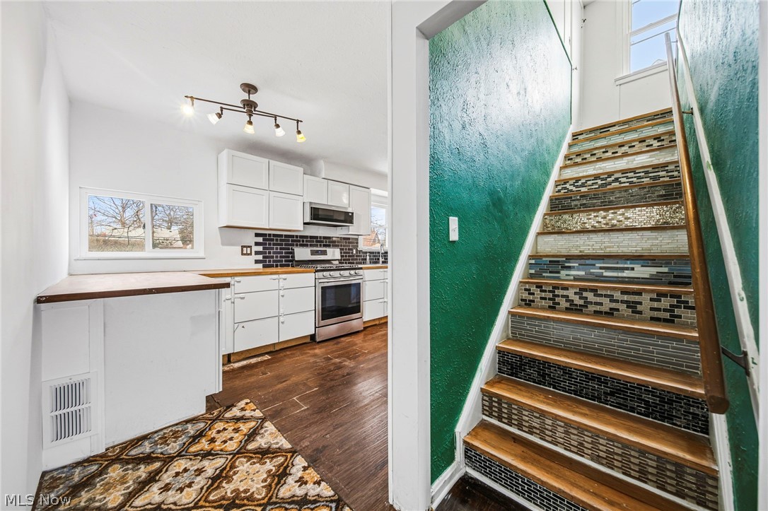 406 E 274th Street Euclid OH 44132