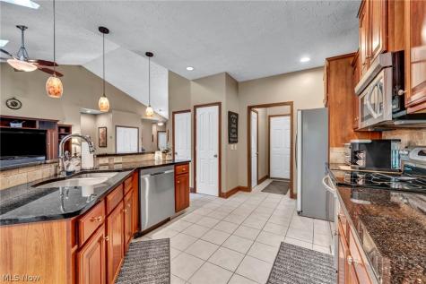 880 Shadow Creek Trail Amherst OH 44001