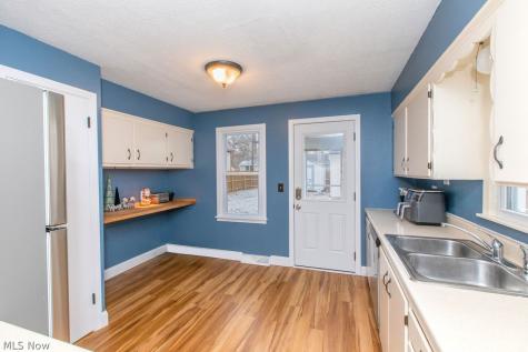 299 Inwood Boulevard Avon Lake OH 44012