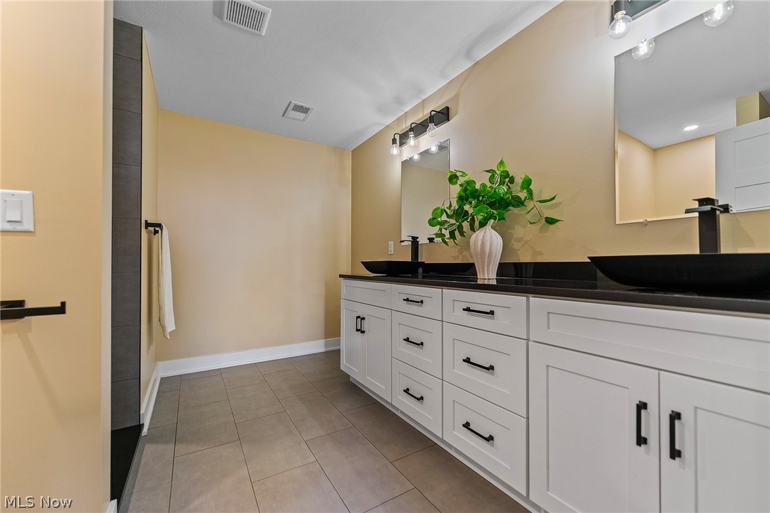 2645 Waters Edge Drive Columbiana OH 44408