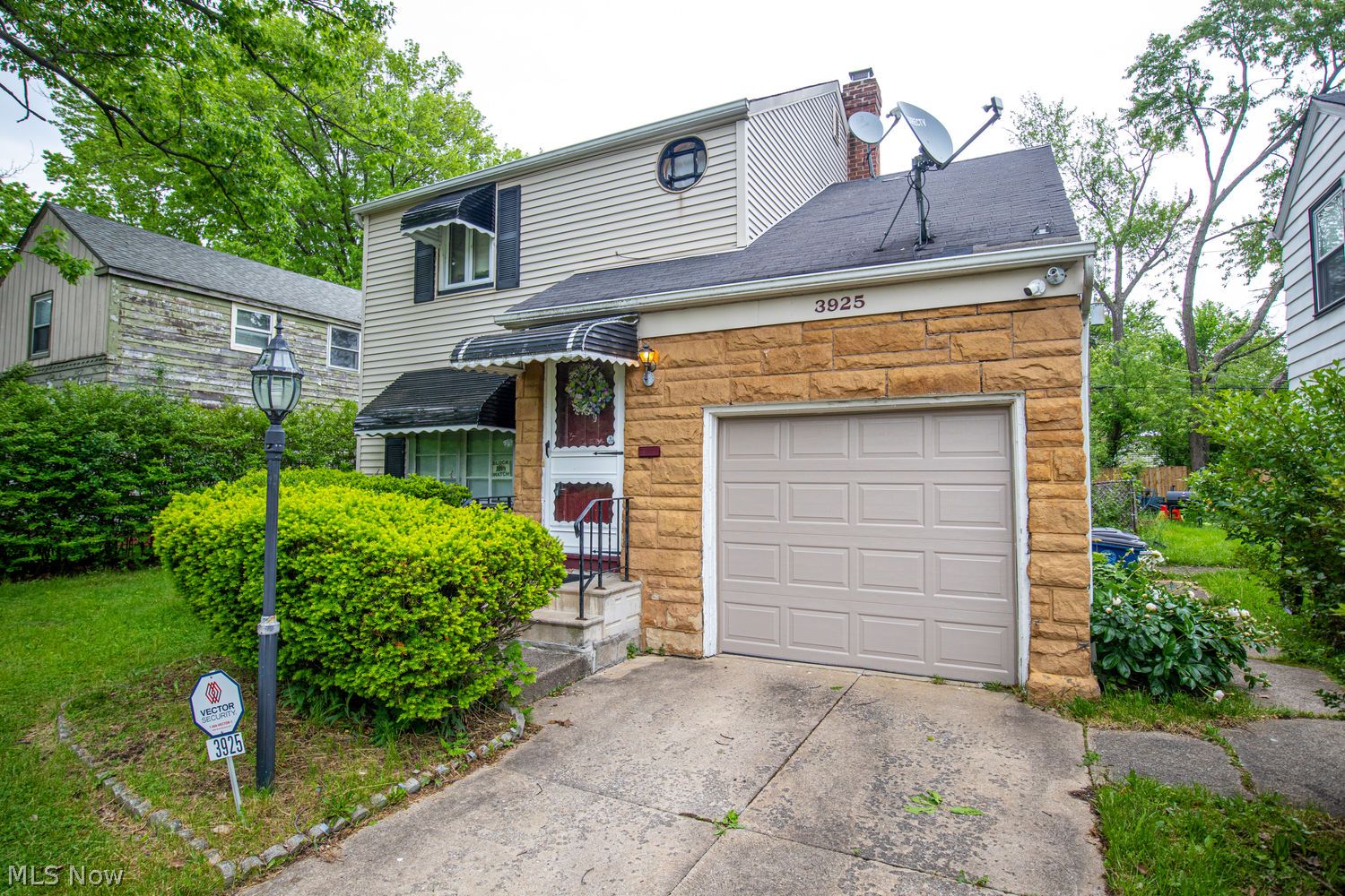 3925 Strandhill Road Cleveland OH 44128