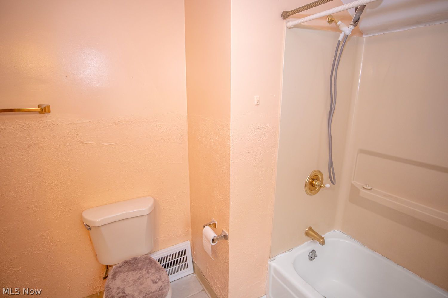 3925 Strandhill Road Cleveland OH 44128