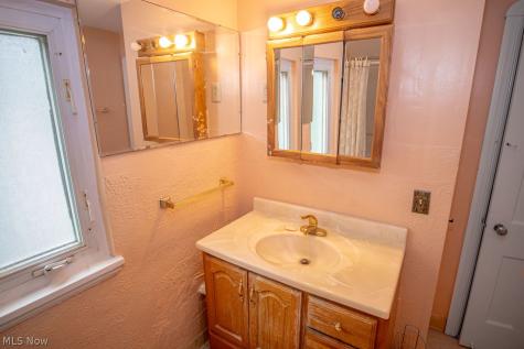 3925 Strandhill Road Cleveland OH 44128