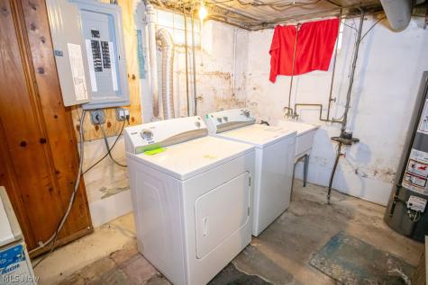 3925 Strandhill Road Cleveland OH 44128