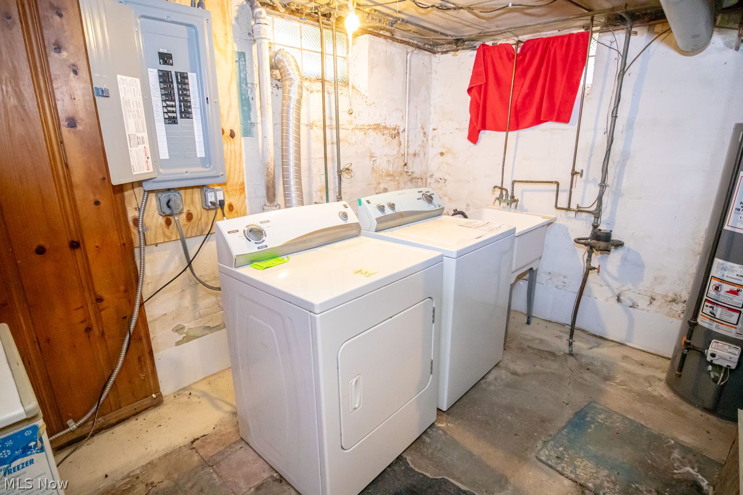 3925 Strandhill Road Cleveland OH 44128