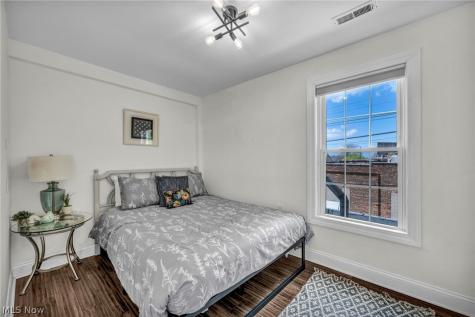 6008 W Clinton Avenue Cleveland OH 44102