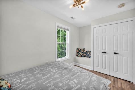 6008 W Clinton Avenue Cleveland OH 44102