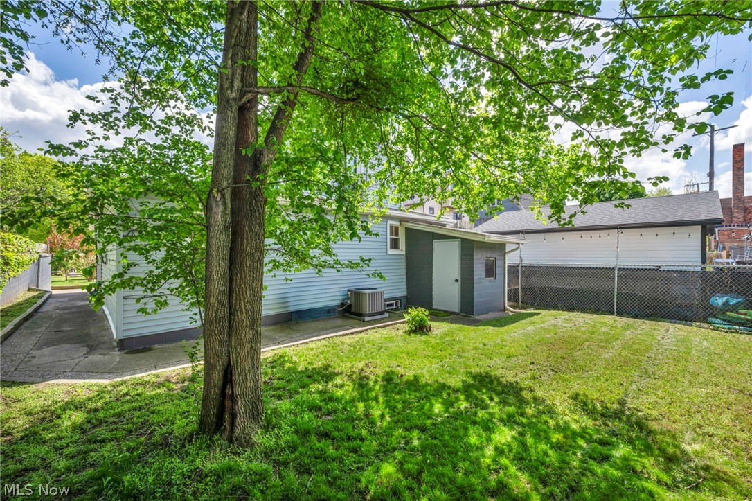 6008 W Clinton Avenue Cleveland OH 44102