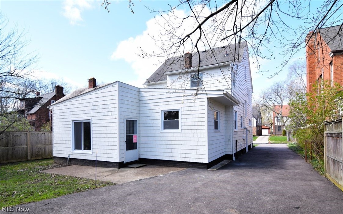 2339 Canterbury Road University Heights OH 44118
