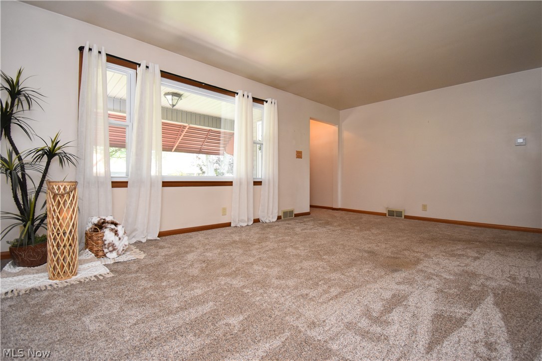 211 Parish Avenue Hubbard OH 44425