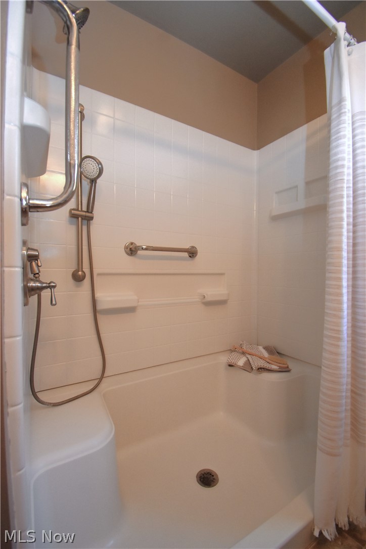 211 Parish Avenue Hubbard OH 44425