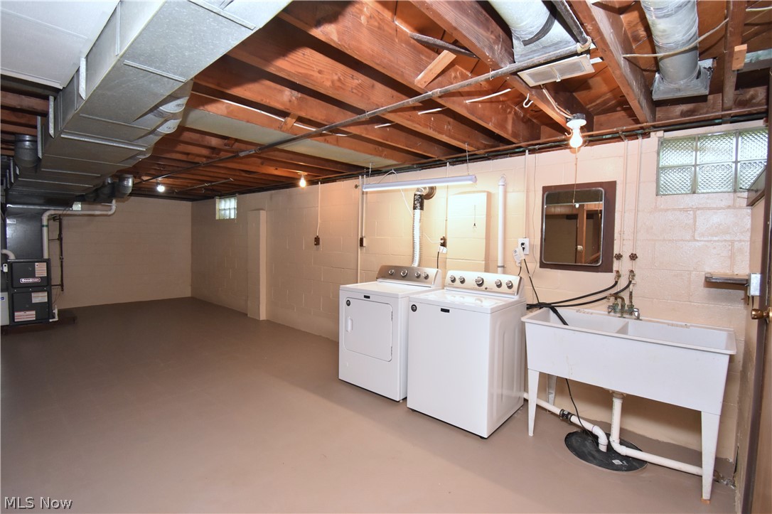 211 Parish Avenue Hubbard OH 44425