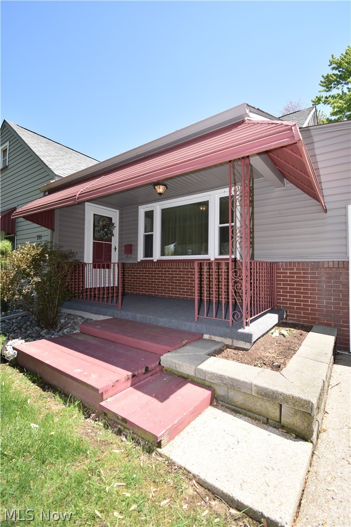 211 Parish Avenue Hubbard OH 44425