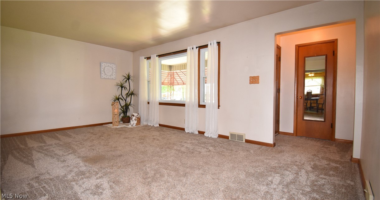 211 Parish Avenue Hubbard OH 44425