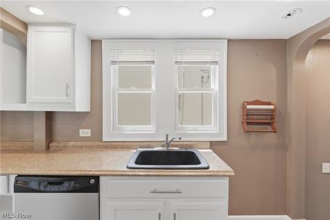 3755 Highland Road Cleveland OH 44111