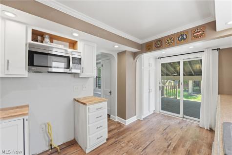 3755 Highland Road Cleveland OH 44111