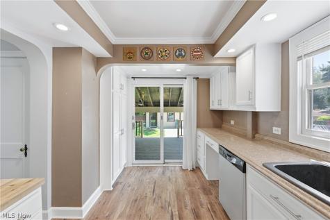 3755 Highland Road Cleveland OH 44111