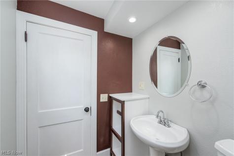 3755 Highland Road Cleveland OH 44111