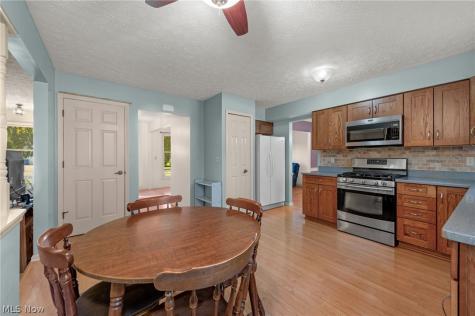 24450 Woodside Drive North Olmsted OH 44070