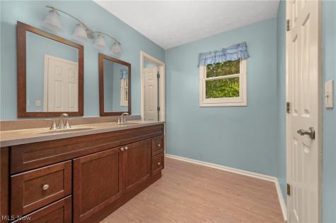24450 Woodside Drive North Olmsted OH 44070