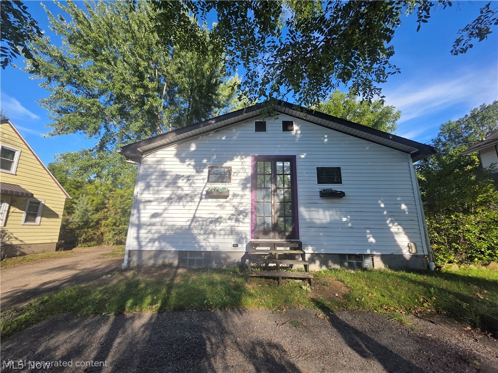 1836 Clermont Avenue NE Warren OH 44483