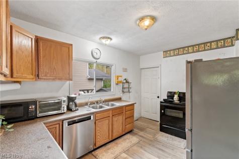 38 Walnut Court Mogadore OH 44260