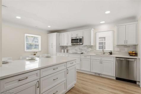 1118 Summit Drive Mayfield Heights OH 44124