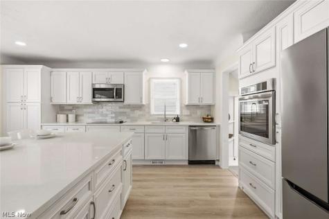 1118 Summit Drive Mayfield Heights OH 44124