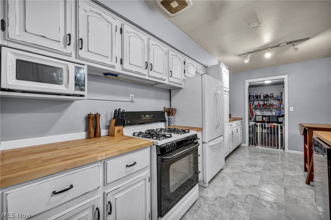 7663 Kitner Boulevard Northfield Center OH 44067