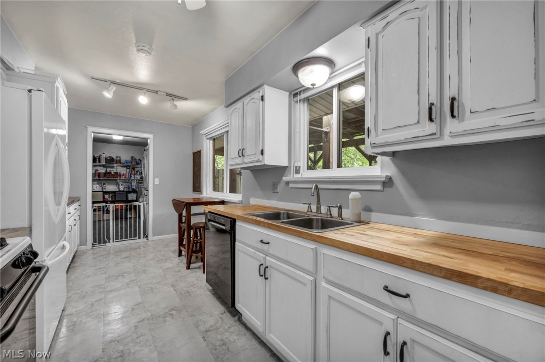 7663 Kitner Boulevard Northfield Center OH 44067