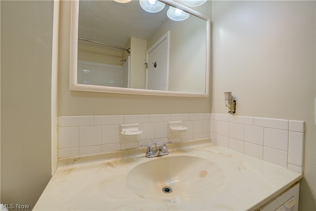 1719 Narragansett Boulevard Lorain OH 44053