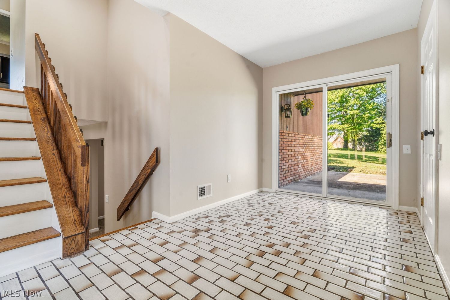 5460 Echodell Avenue NW North Canton OH 44720