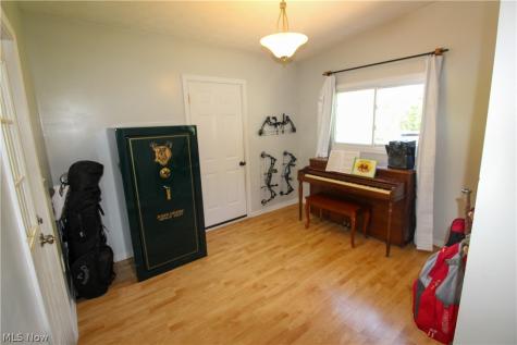 6382 Kungle Road Clinton OH 44216