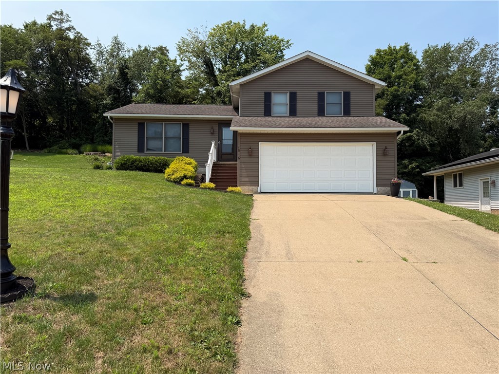 1016 Thomas Drive SW New Philadelphia OH 44663