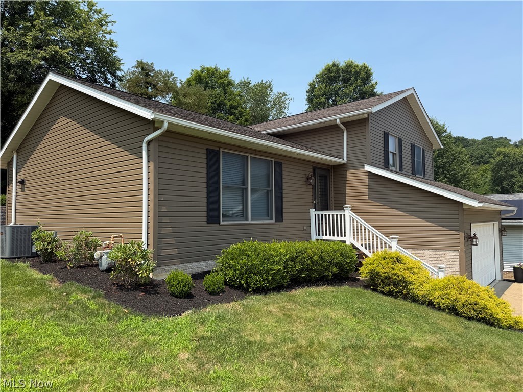 1016 Thomas Drive SW New Philadelphia OH 44663