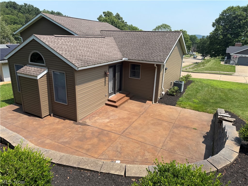1016 Thomas Drive SW New Philadelphia OH 44663