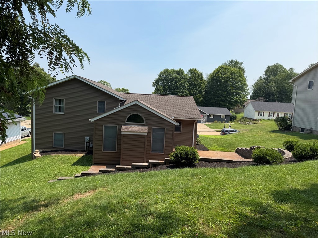 1016 Thomas Drive SW New Philadelphia OH 44663