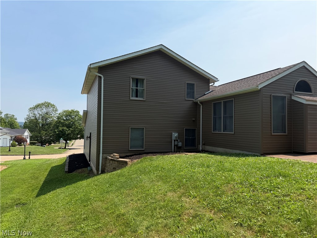 1016 Thomas Drive SW New Philadelphia OH 44663