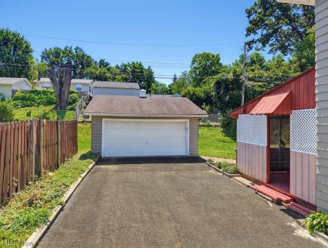 2245 Richmond Road Cuyahoga Falls OH 44221