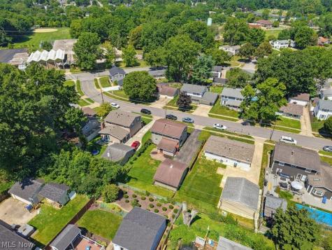 2245 Richmond Road Cuyahoga Falls OH 44221